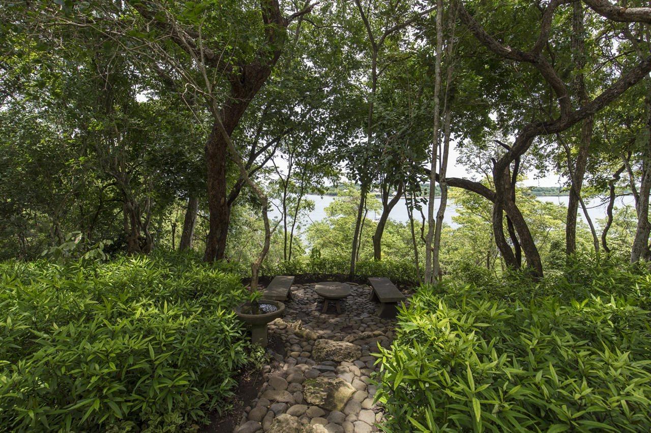 Menjangan Ecolodge - Chse Certified Banyuwedang Luaran gambar